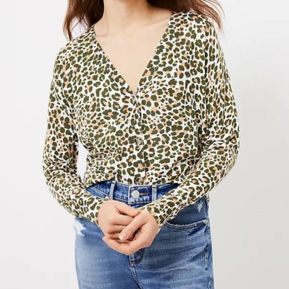 Ann Taylor LOFT Cotton Leopard Print V-Neck Cardigan - Size Small - Picture 1 of 7